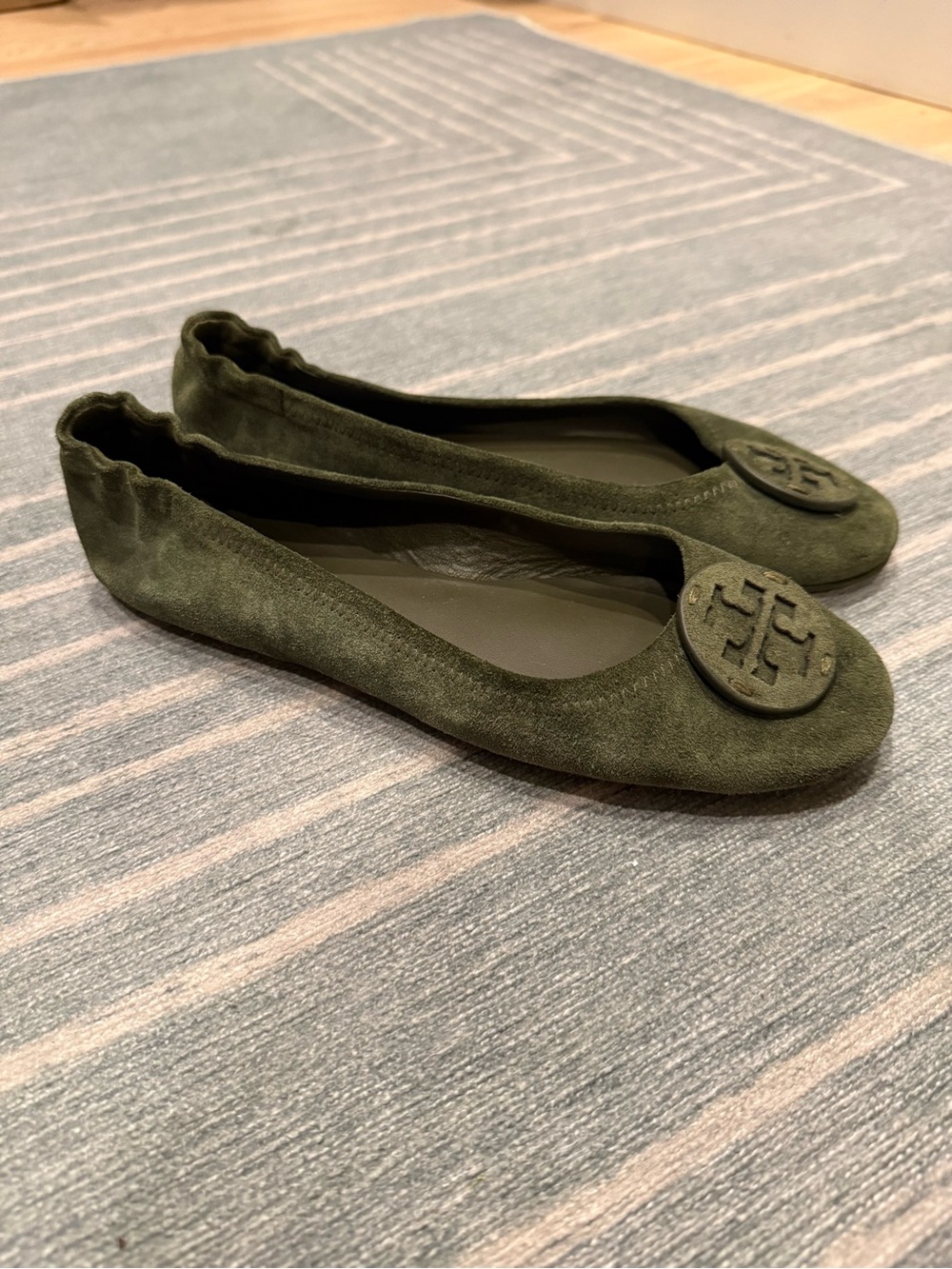 Tory Burch Minnie Green Suede Ballet Flats - Picture 2 of 6